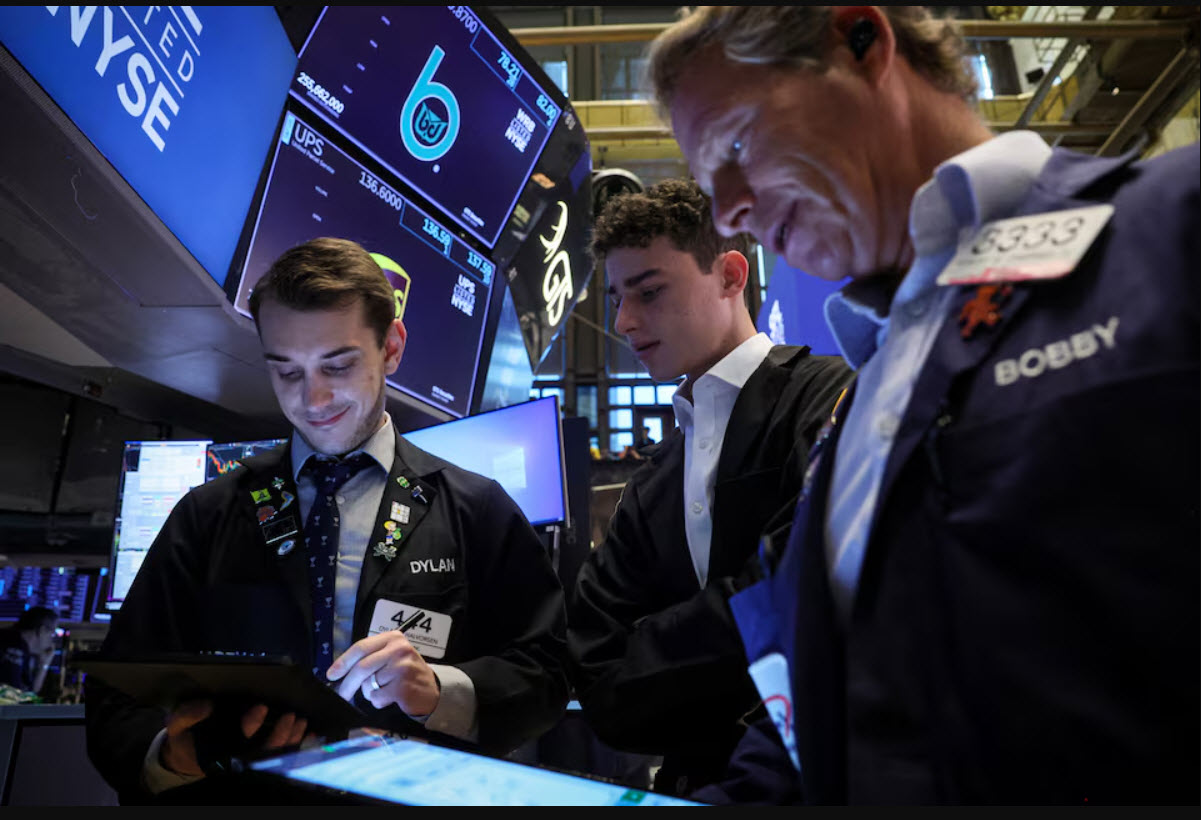 Wall Street Mixed As Investors Weigh GDP Data After Tech Mauling [Video]