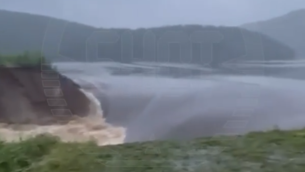 WATCH dam collapse in Russias southern Urals  RT Russia & Former Soviet Union [Video]